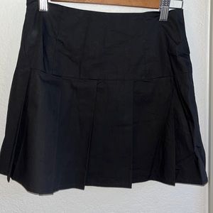 Black pleated skirt